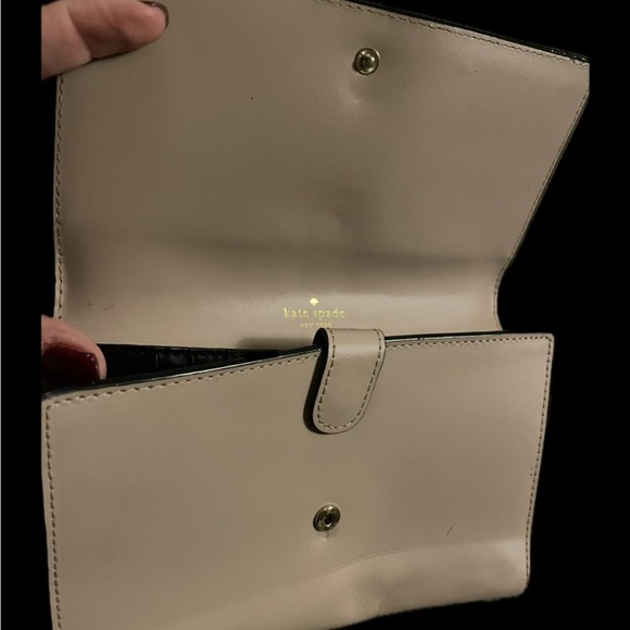 Kate Spade Black and Cream Wristlet with Sleek Design - Picture 2 of 3